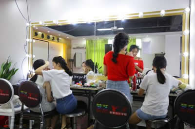 杭州下城区化妆培训半年一般多少钱