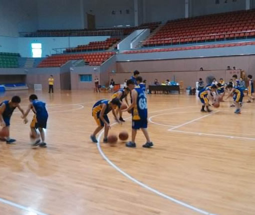 北京丰台区方庄体育公园中小学生篮球