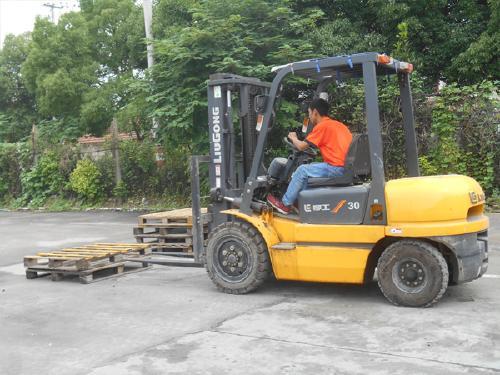 渭南临渭区月薪过万十大冷门职业—正规叉车