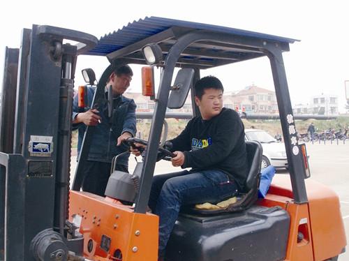 商丘梁园区正规叉车学习费用