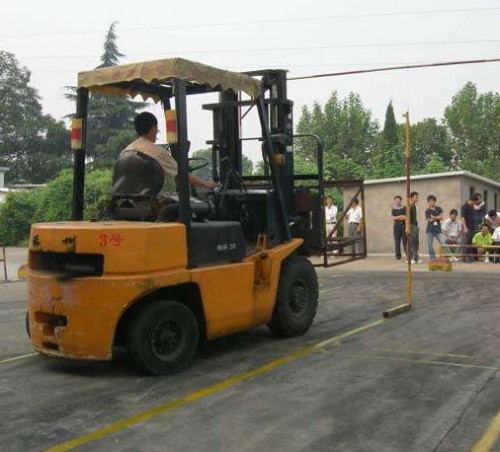 唐山古冶区零基础学叉车操作证