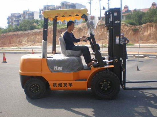 北京学叉车司机证工资如何