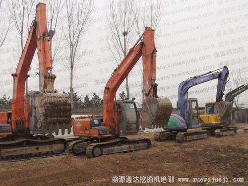 成都郫都区挖掘机培训机构哪个好