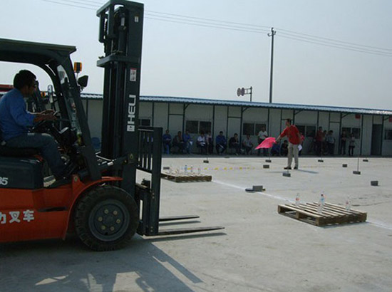 商丘梁园区叉车证技能培训