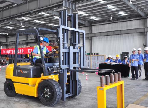 商丘梁园区正规叉车培训学费多少钱